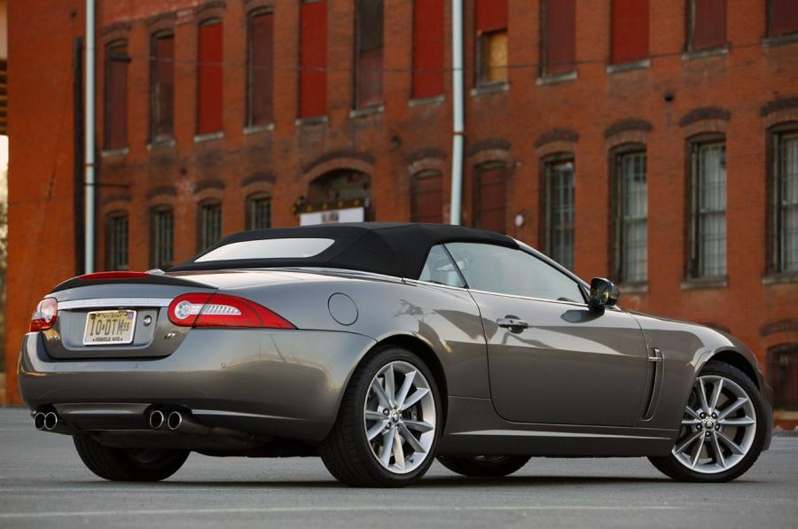  Jaguar XKR Convertible 2011 года  (фото 3 из 42)